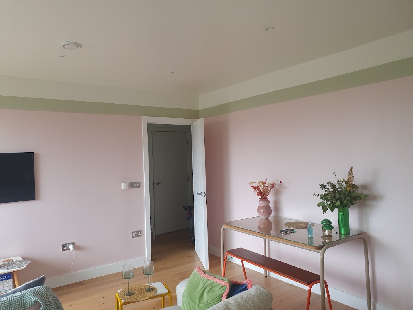 FRA Home Improvement Services - London property maintenance, painter and decorator, drywall repair, flooring, tiler, handyman · Photos 4